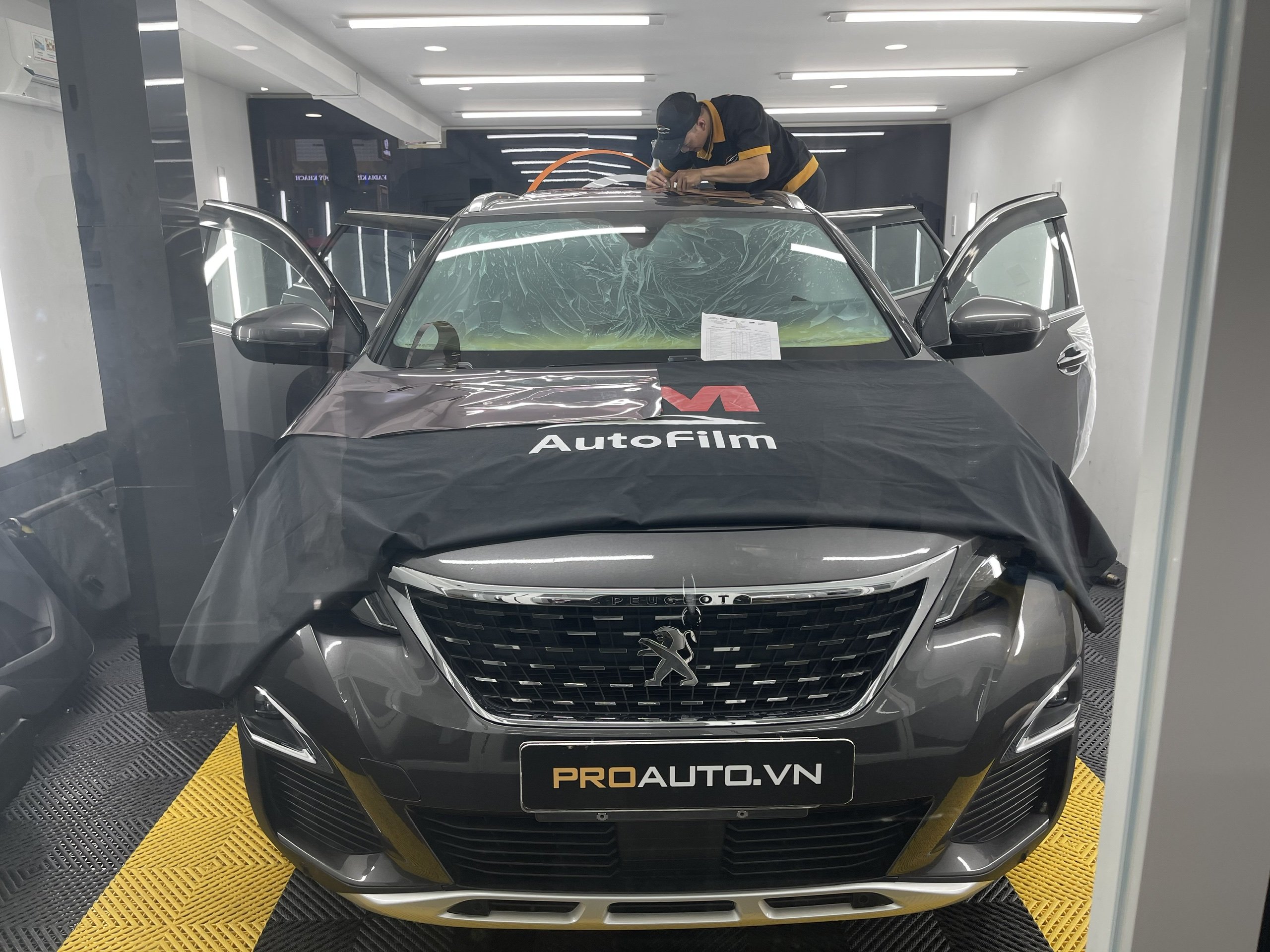 Dán phim cách nhiệt ô tô