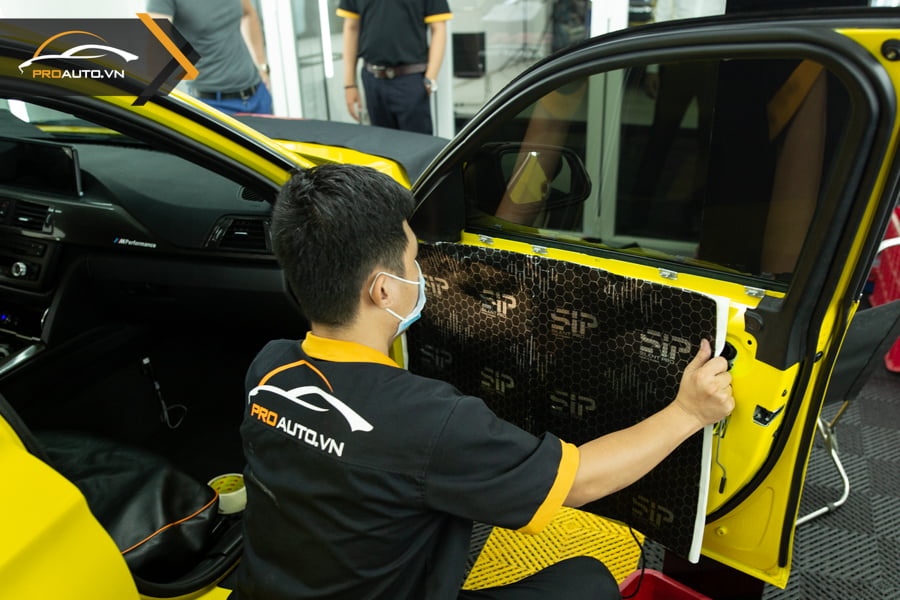 Cách âm xe BMW 320i
