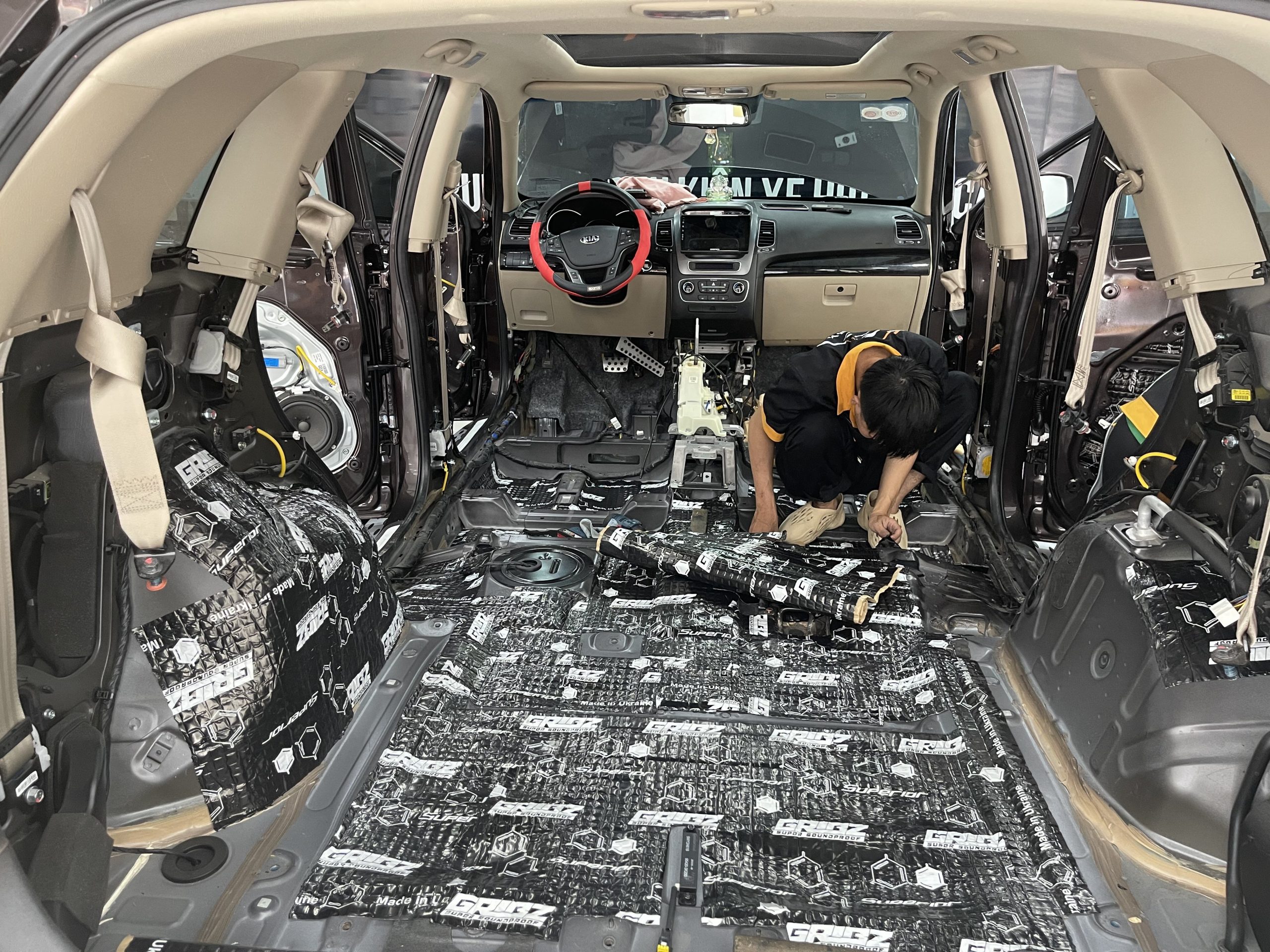 Cách âm xe Kia Sorento