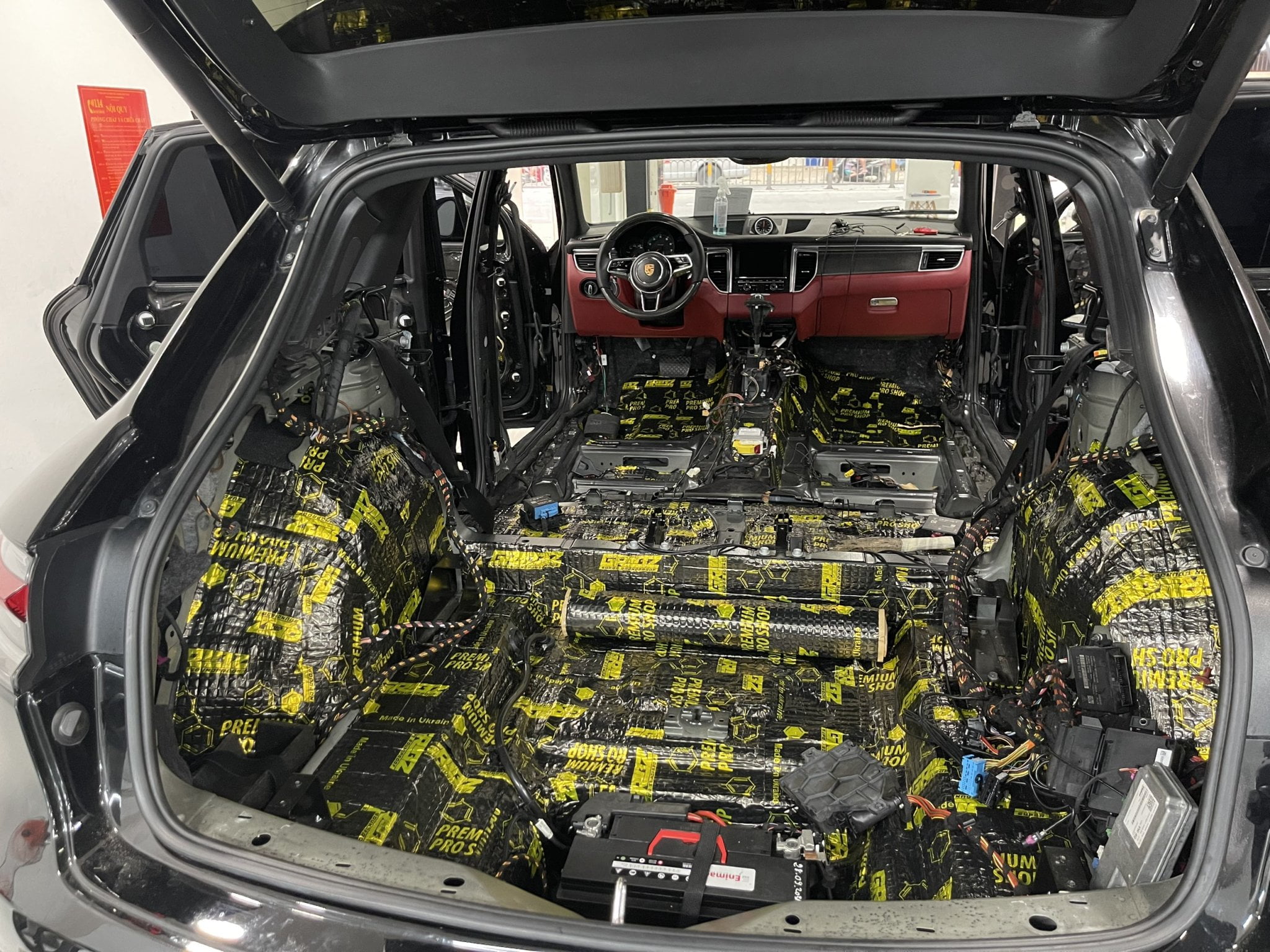 Cách âm xe Porsche Macan
