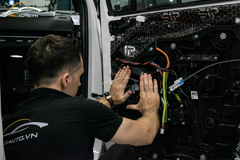 Thi công độ âm thanh xe hơi TPHCM uy tín chuyên nghiệp