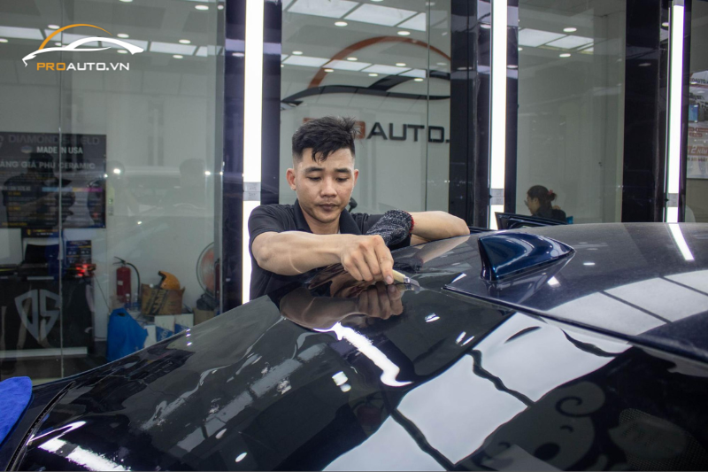 Chọn đơn vị thi công uy tín để dán phim cách nhiệt cho xe hơi