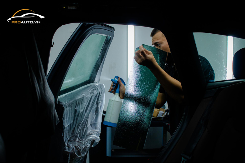 Lợi ích của việc dán phim cách nhiệt cho xe ô tô tại Hà Nội