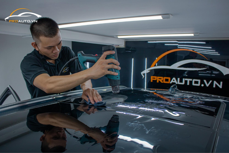 Một số kinh nghiệm hữu ích khi dán phim cách nhiệt ô tô tại Khánh Hòa