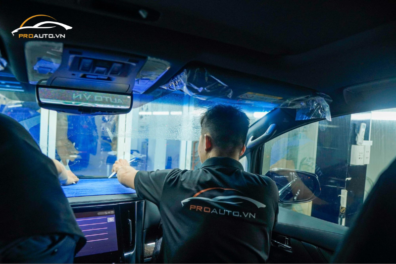 Quy trình dán phim cách nhiệt ô tô tại Hà Nội