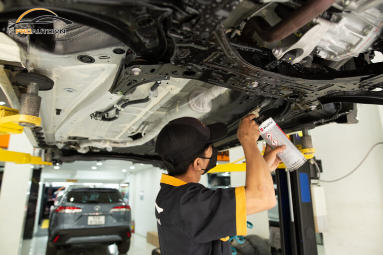 Xịt phủ gầm xe hơi