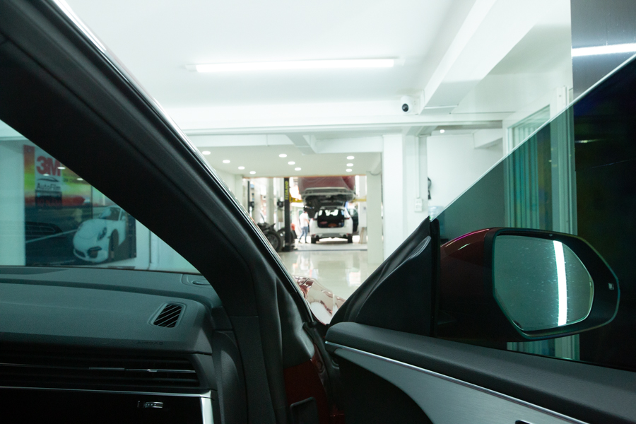 Dán phim cách nhiệt ô tô giúp xe sang trọng hơn