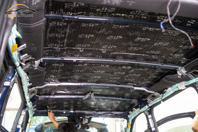 Cách âm chống ù xe hơi tại vị trí trần xe