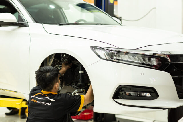 Cách âm xe chống ù vị trí hốc bánh xe