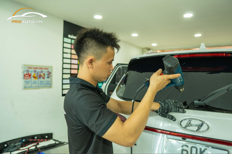 Chọn đơn vị thi công uy tín để dán phim cách nhiệt cho xe hơi