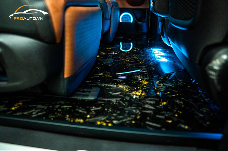 Có nên độ sàn ô tô Carbon cho xe Kia Carnival