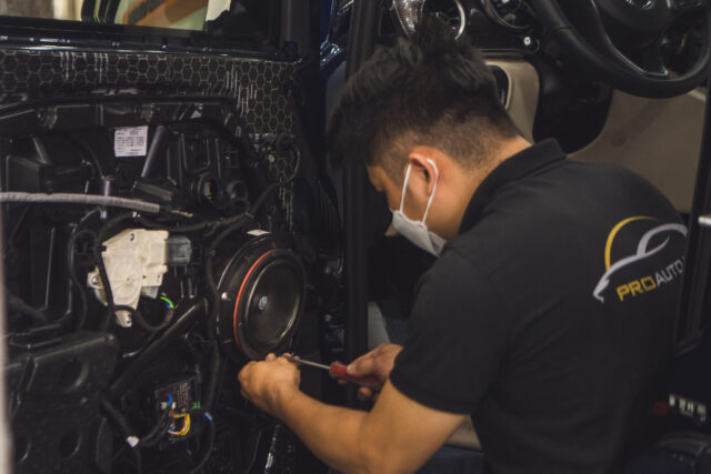 Thay loa sub cho ô tô để nâng cấp chất lượng âm thanh là điều cần thiết để giúp chúng ta có được những trải nghiệm lái xe tuyệt vời 