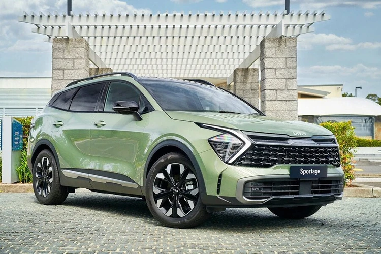 Ngôn ngữ thiết kế ngoại thất của xe với nhiều đường nét sắc sảo