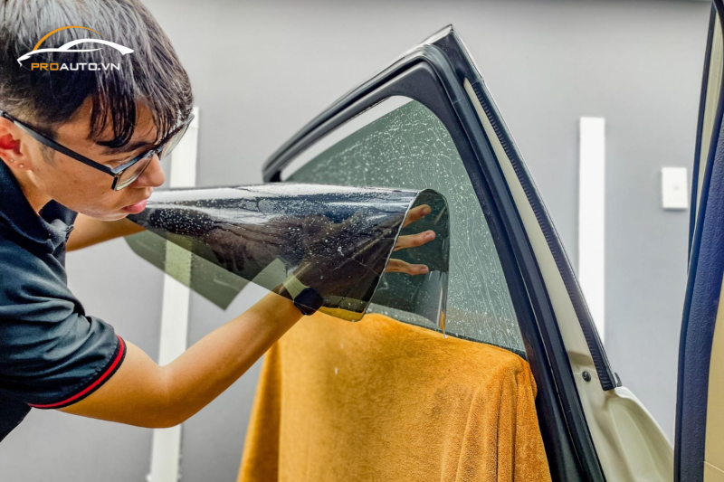 Lợi ích của việc dán phim cách nhiệt cho xe ô tô tại Điện Biên