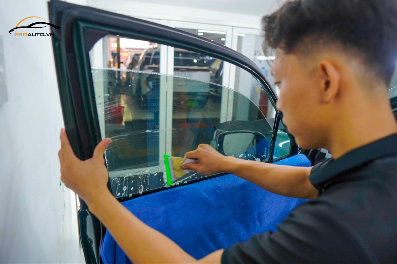 Lợi ích của việc dán phim cách nhiệt cho xe ô tô tại Gia Lai