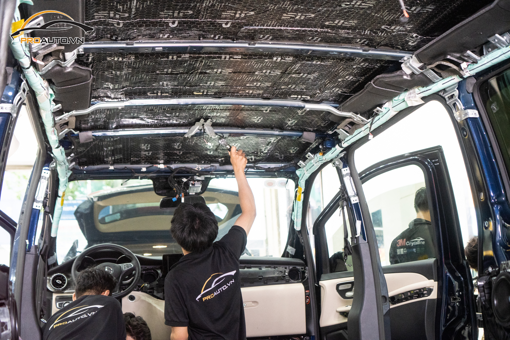 Dán cách âm chống ồn ô tô vị trí trần xe tại Proauto.vn