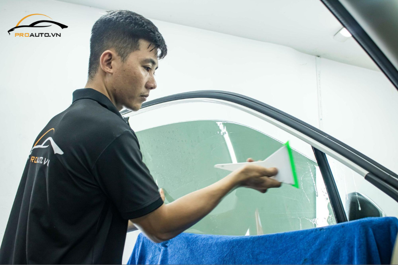 Một số kinh nghiệm hữu ích khi dán phim cách nhiệt ô tô tại Điện Biên