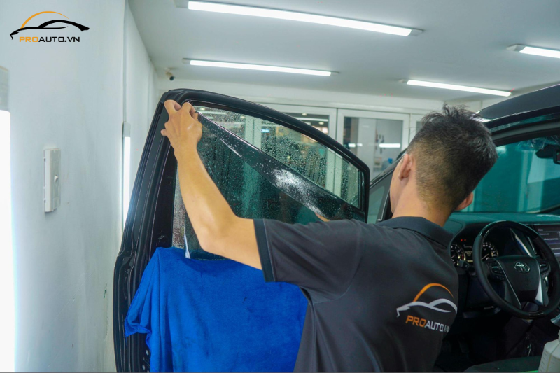 Một số kinh nghiệm hữu ích khi dán phim cách nhiệt ô tô tại  Kon Tum