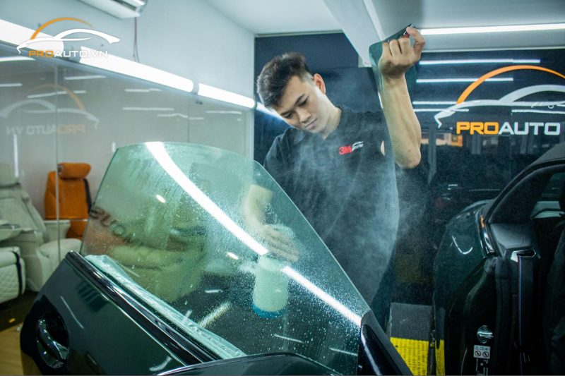 Quy trình dán phim cách nhiệt ô tô tại Bạc Liêu