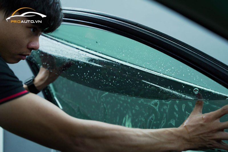 Quy trình dán phim cách nhiệt ô tô tại Bình Định