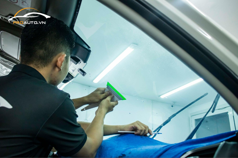 Quy trình dán phim cách nhiệt ô tô tại Đà Nẵng