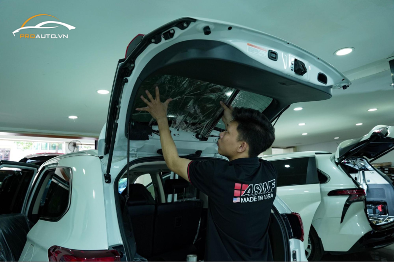 Quy trình dán phim cách nhiệt ô tô tại Hà Giang