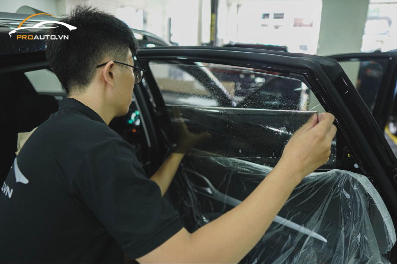 Quy trình dán phim cách nhiệt ô tô tại Sóc Trăng