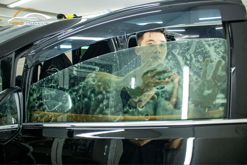 Quy trình dán phim cách nhiệt ô tô tại Thanh Hóa