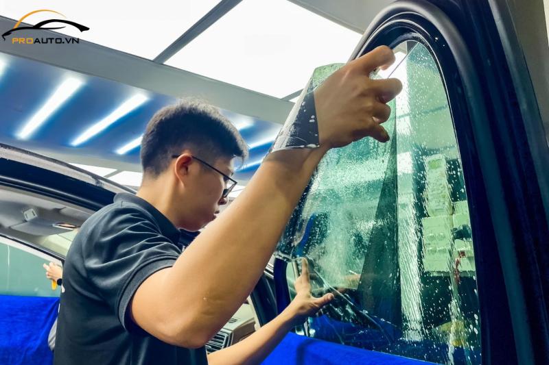 Quy trình dán phim cách nhiệt ô tô tại Tuyên Quang
