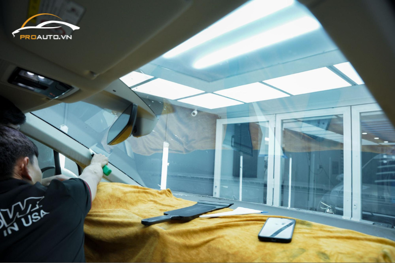 Quy trình dán phim cách nhiệt ô tô tại Vĩnh Long