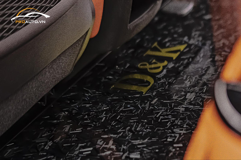 Sàn Carbon Kia Carnival mang lại sự tiện nghi nội thất