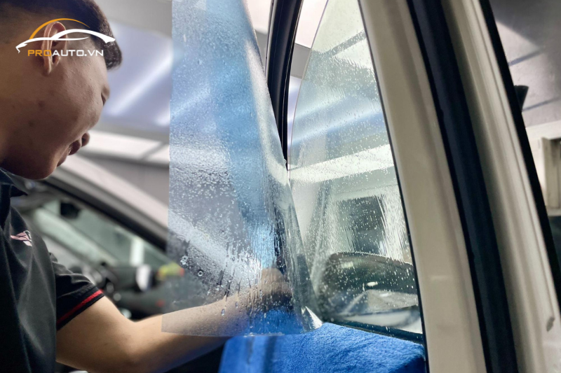 Tại sao phải dán phim cách nhiệt ô tô tại Bình Định?