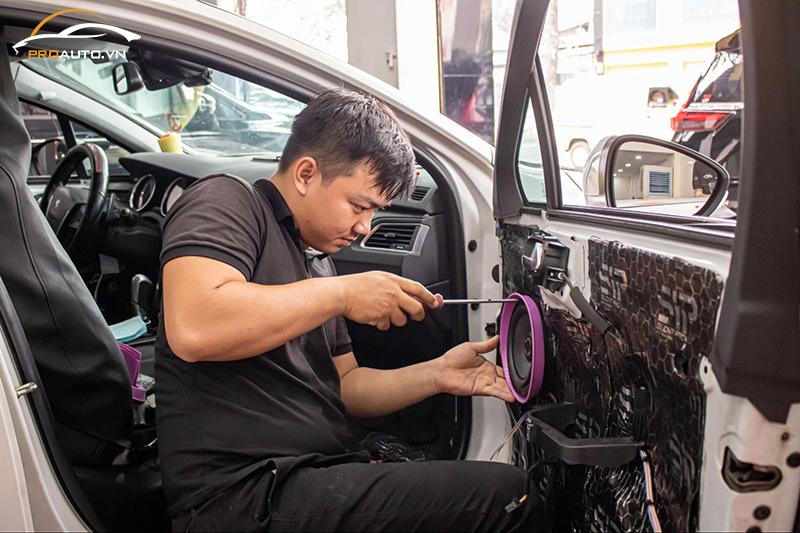 Thi công nâng cấp âm thanh xe hơi tại Bình Dương uy tín