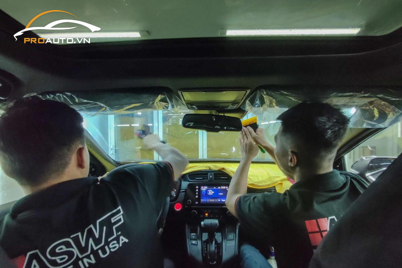 Kinh nghiệm cần biết khi dán phim cách nhiệt tại quận 10