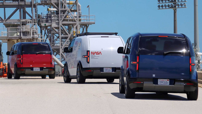 Những chiếc Canoo chạy thử tại Trung tâm Vũ trụ Kennedy.