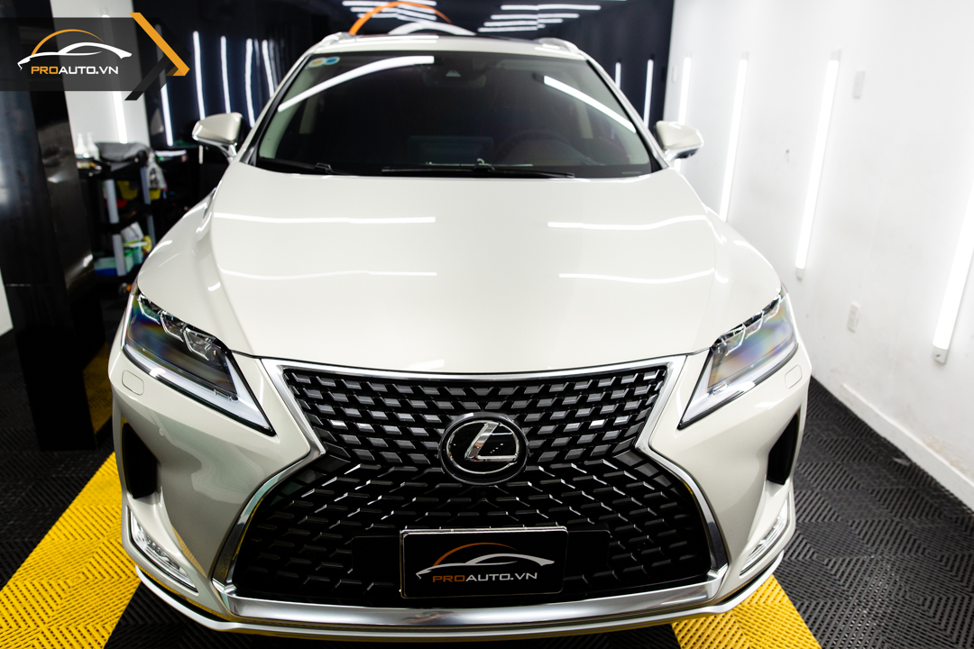 Phủ Ceramic để tạo độ bóng cho xế cưng