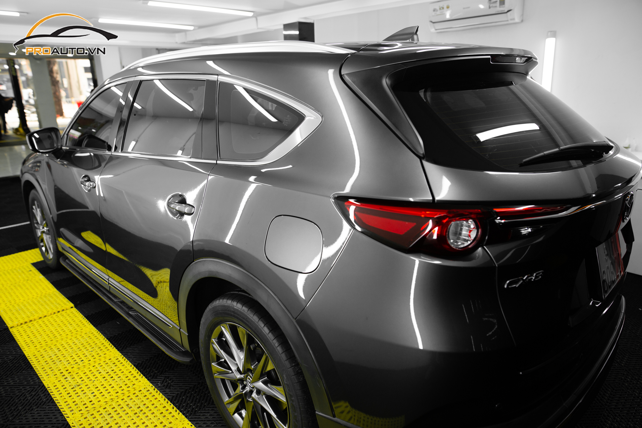 Phủ Ceramic để giảm vết trầy xước cho xế cưng