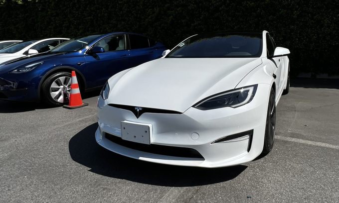 Mẫu xe điện Tesla Model S mà Dennis Wang đang sử dụng và định bán lại.