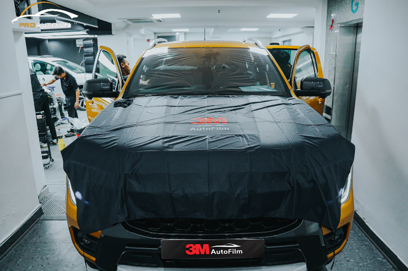 Bảo vệ không gian riêng tư với dán phim cách nhiệt kính lái