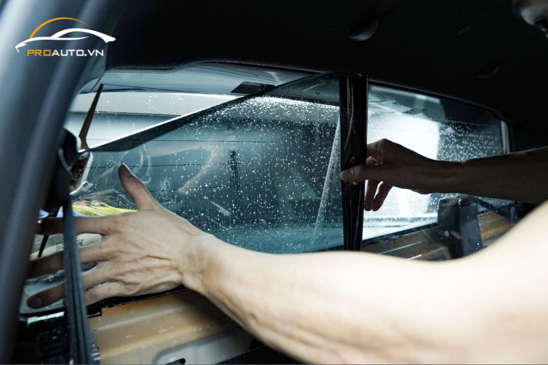 Có nên dán phim cách nhiệt ô tô tại quận Tân Phú?