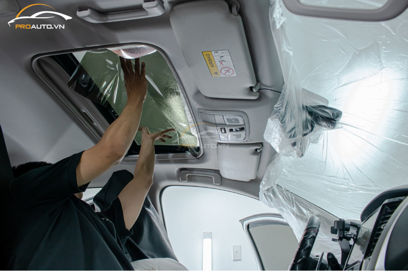 Dán phim cách nhiệt 3M cho vị trí cửa sổ trời