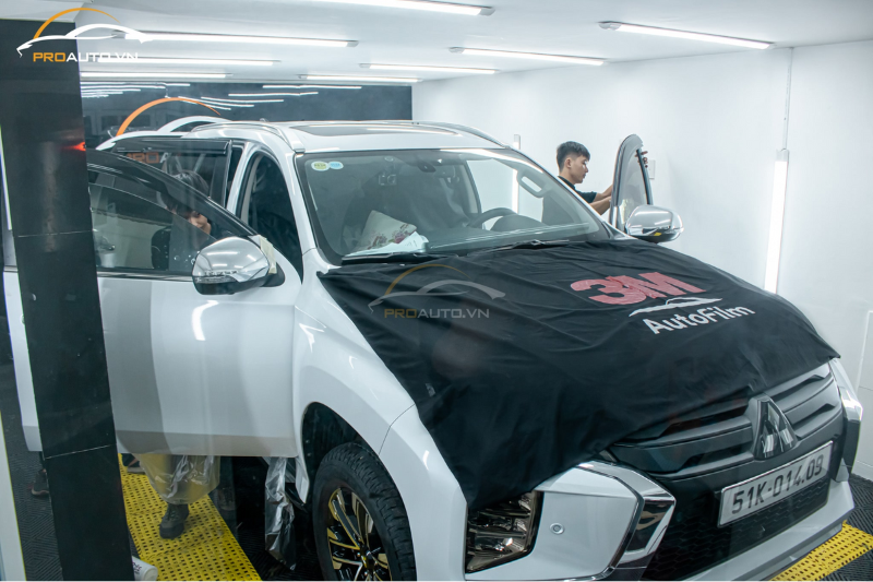 Dán phim cách nhiệt 3M cho vị trí kính sườn