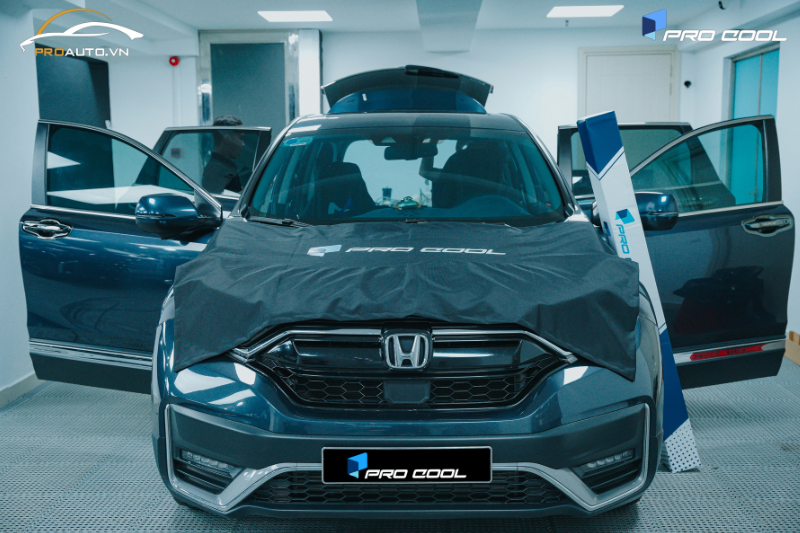 Dán phim cách nhiệt kính lái Pro Cool cho xế hộp Honda CR-V tại PROAUTO