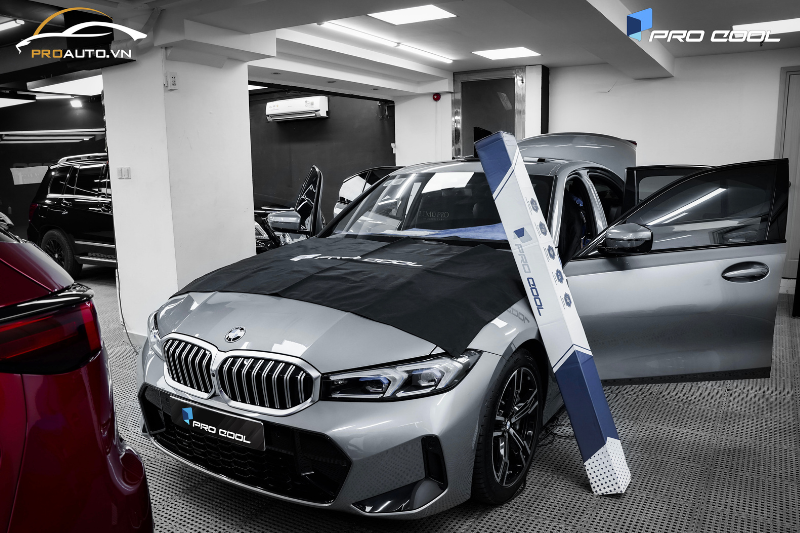 Dán phim cách nhiệt kính lái thương hiệu Pro Cool