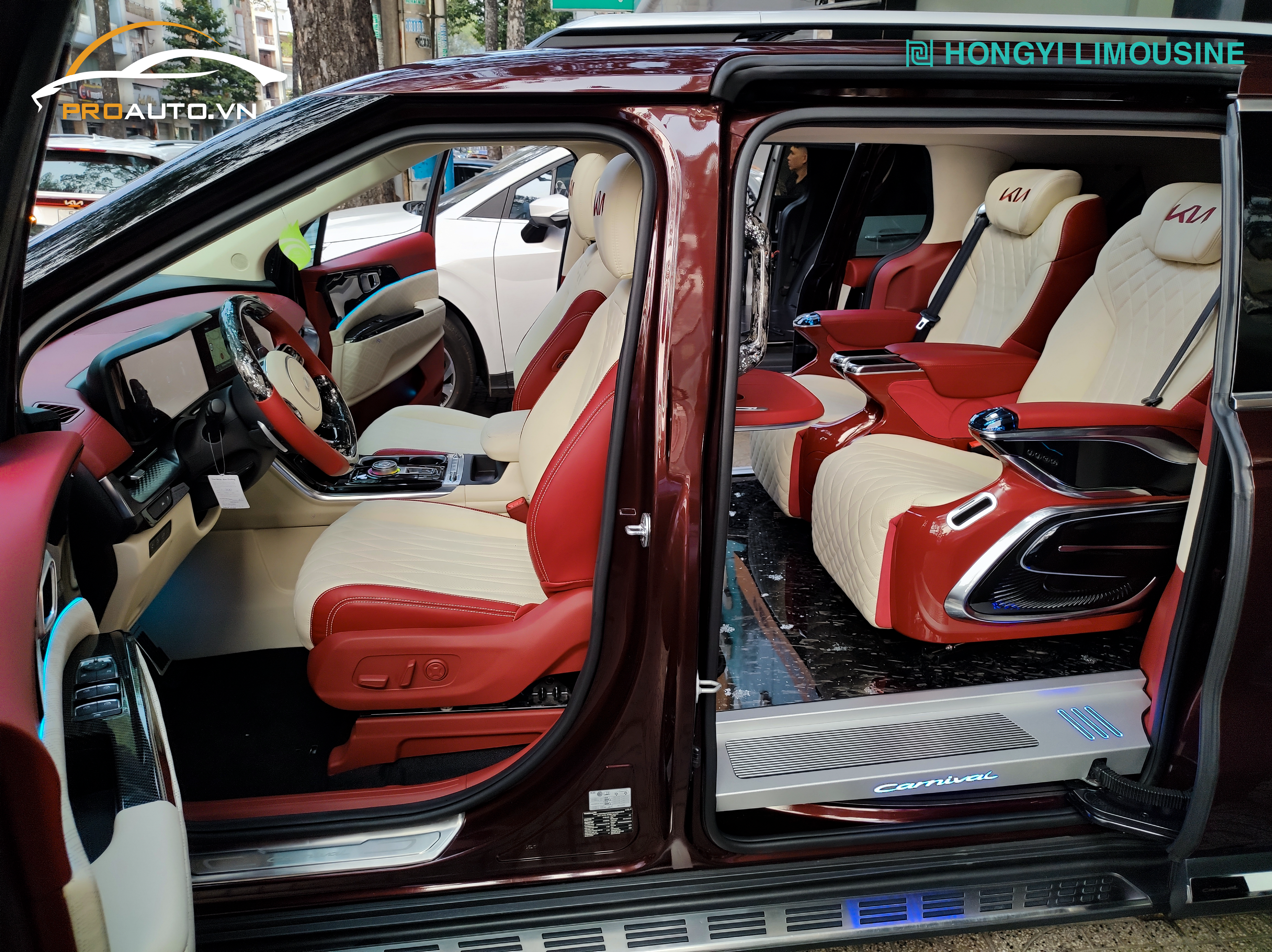 Độ ghế limousine xe Kia Carnival