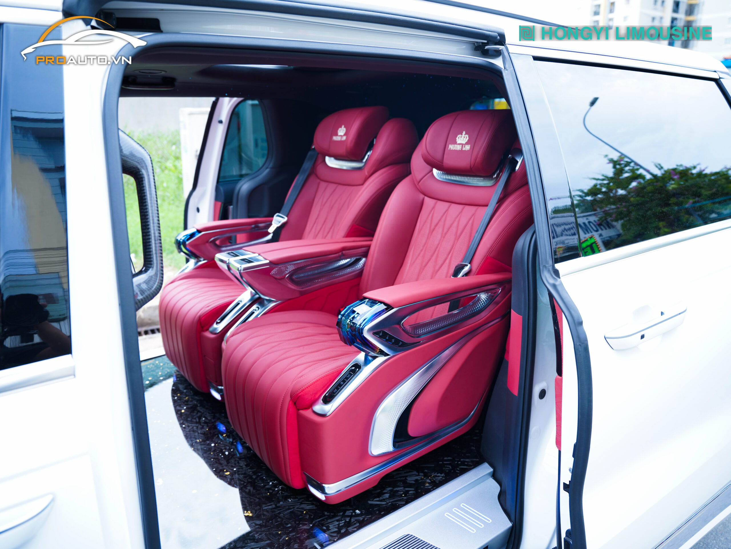 Độ ghế limousine xe Kia Carnival mẫu 1