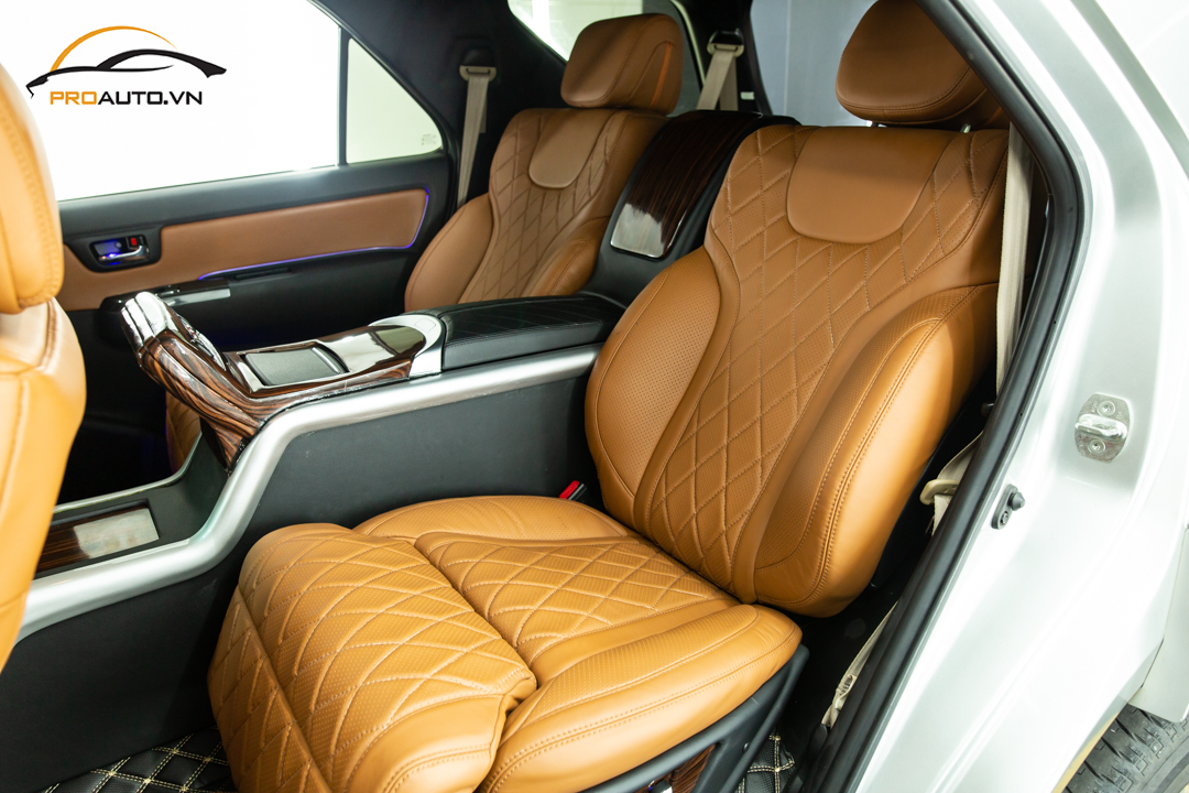 Các mẫu độ ghế limousine cho xe Fortuner
