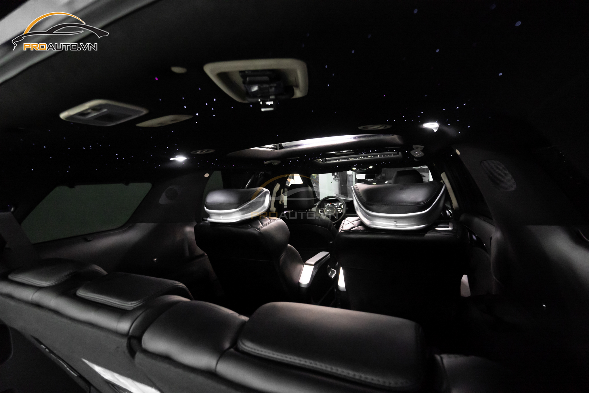 Bọc da kết hợp đèn led ánh sao cho trần xe