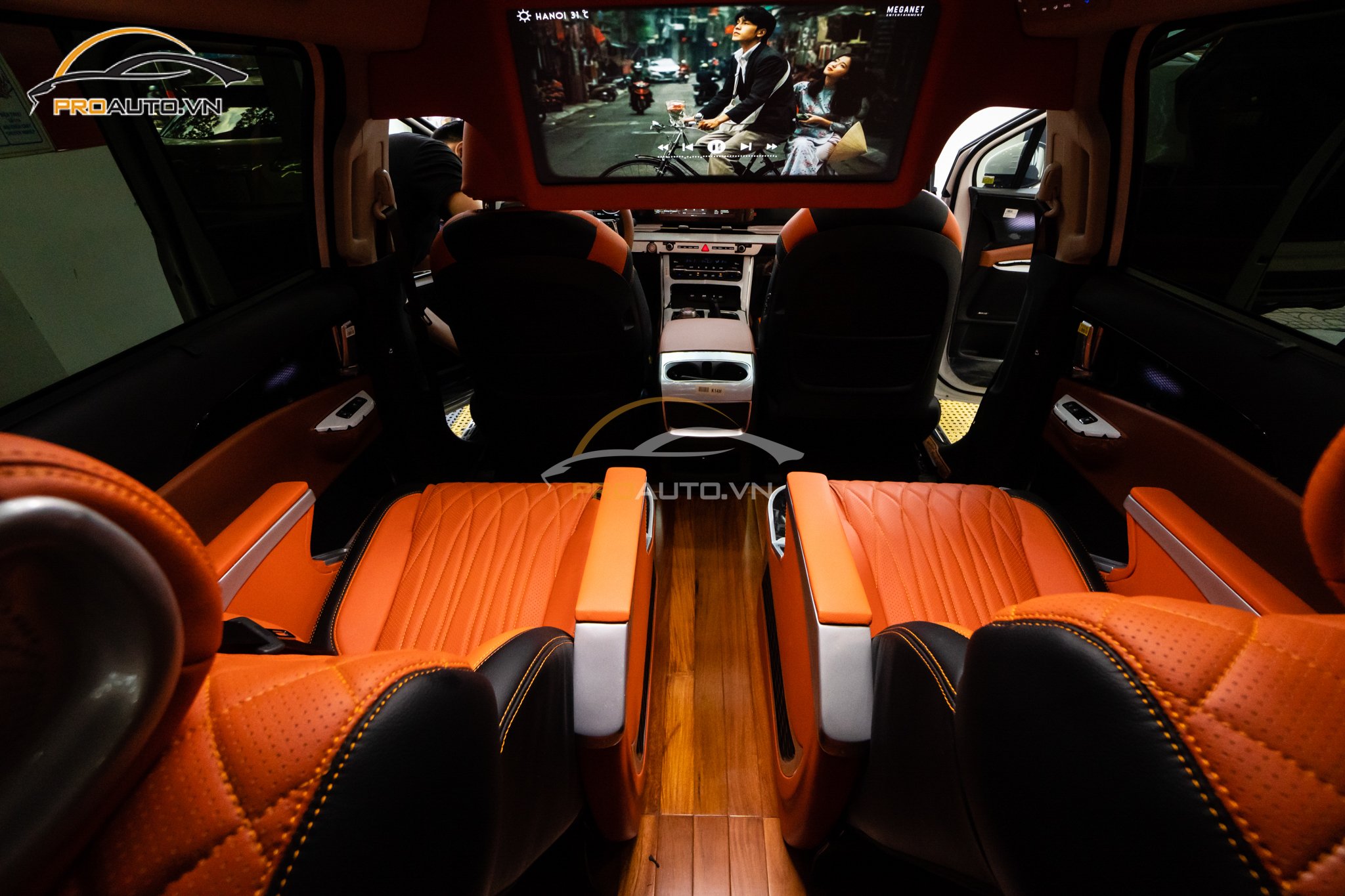 Thi công độ ghế Limousine cho xe Carnival 