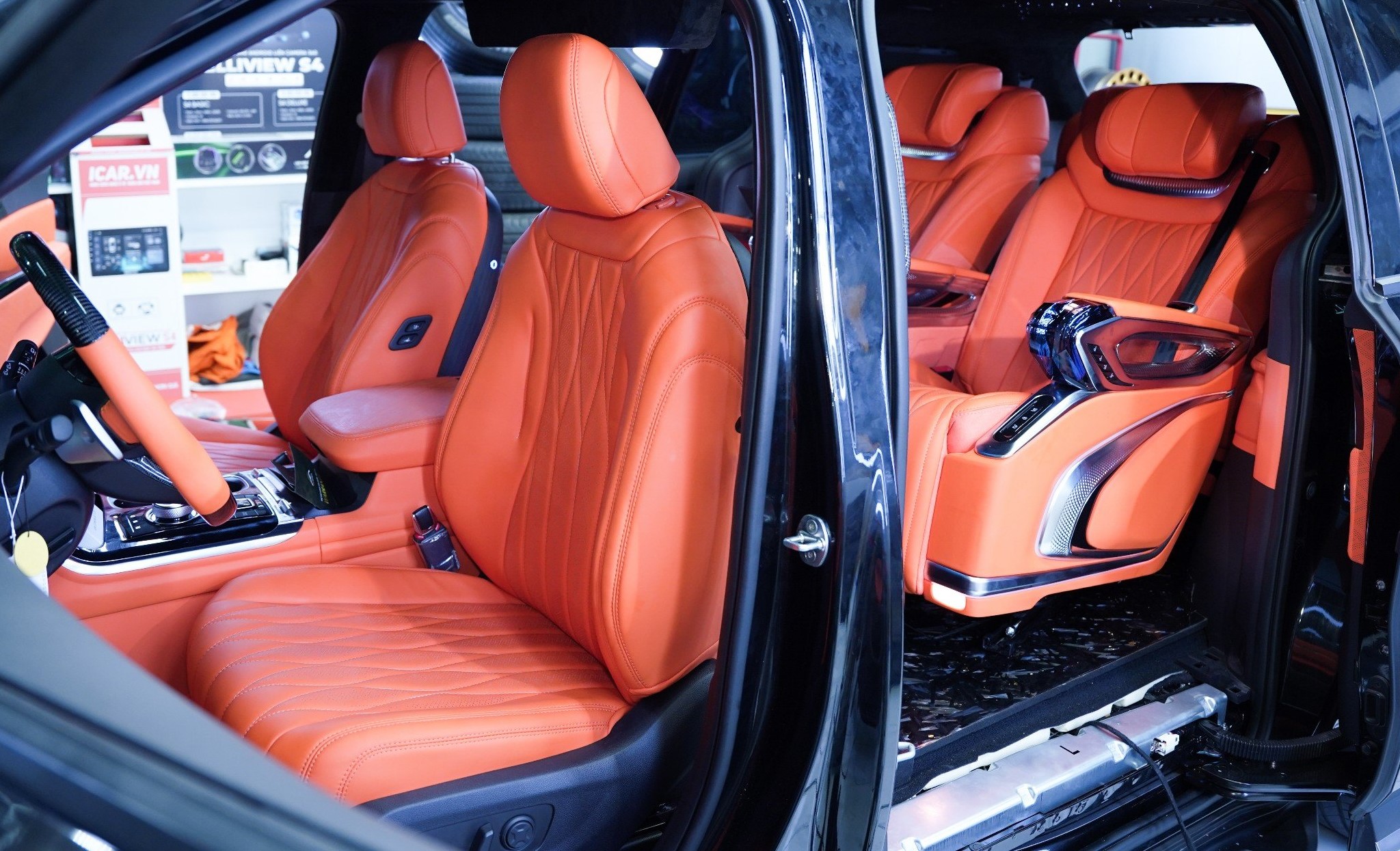 Kia Carnival Độ Limousine gói Royal